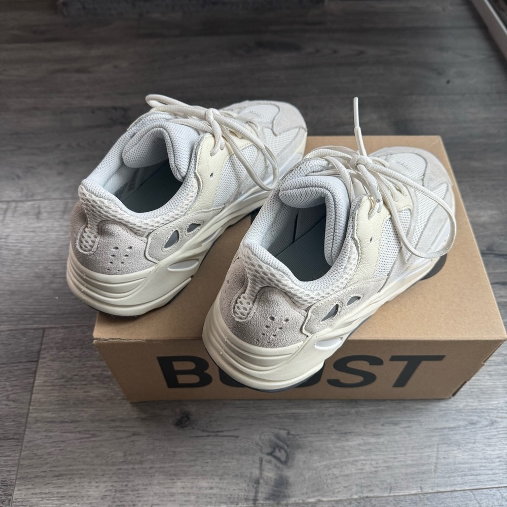 Yeezy Adidas Boost 700 Analog Color Men’s Size 7 - Picture 3 of 7
